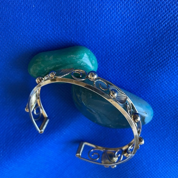 Sterling silver cuff bracelet. - Picture 4 of 6